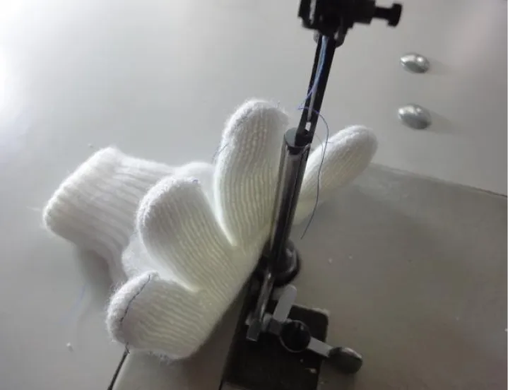 Postbed Glove Sewing Machine - Image 3